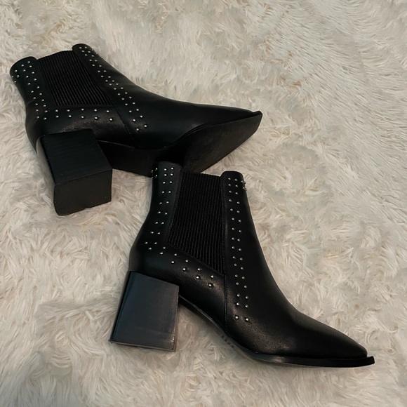 Uniqie Sol Sana studded, square heeled booties - Picture 10 of 13